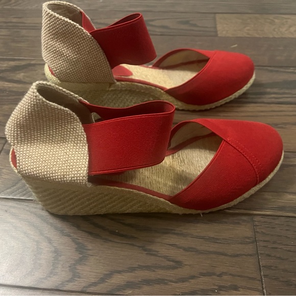 Red espadrilles - Picture 2 of 2